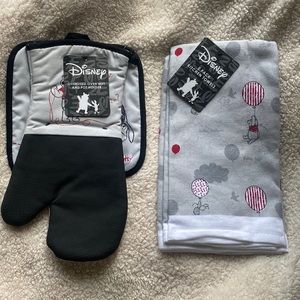 Disney Winnie the Pooh 2 Kitchen Towels, Oven Mitt and Pot Holder